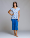 Pijama feminino de mangas caídas e calca pirata