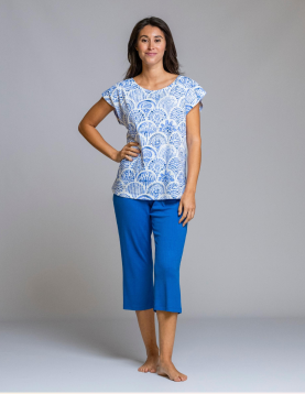 Pijama feminino de mangas caídas e calca pirata