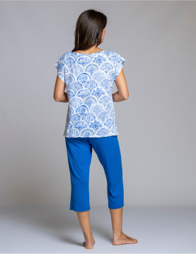 Pijama feminino de mangas caídas e calca pirata